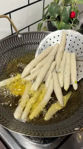 Gak pernah lagi buang2 nasi sisa, karna kalau dibuat jadi cemilan gini bocil bocil suka banget  #nasisisa  #idecemilan  #resepmasakan  #sotong 