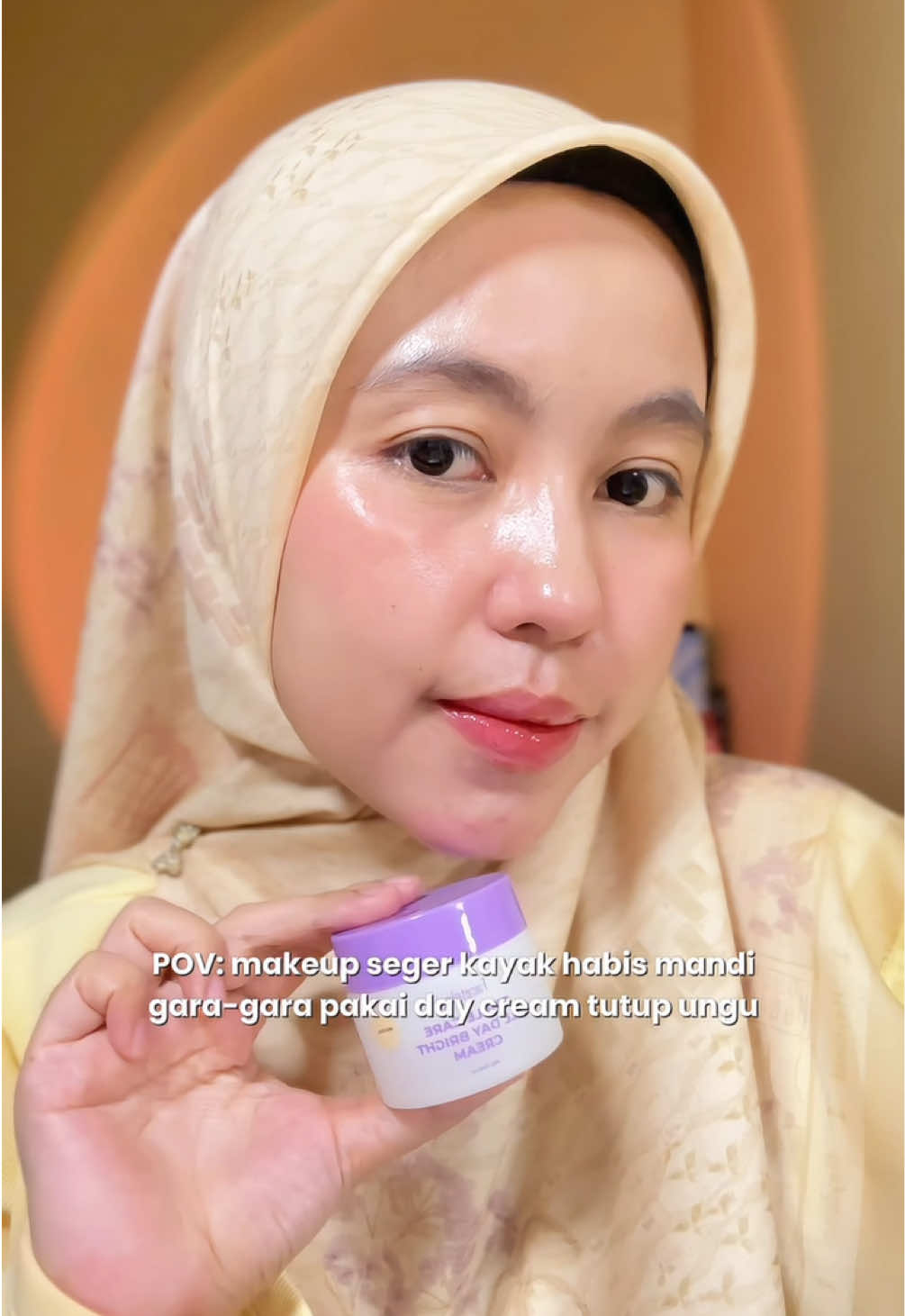 Makeup seger kayak habis mandi pakai day cream tutup ungu 💜✨ #cantiktigatotol #yourfacestory #daycreamtutupungu #skincareroutine #makeuplook 