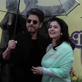 DDLJ turned 30 years old, Shah Rukh Khan and Kajol are being celebrated in London. #shahrukhkhan #kajol #bollywood #london #ddlj 