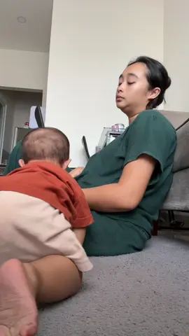 Dari pagi belum mandi dan belum makan jujur capek banget, adek ini type anak yang gabisa di tinggal tidur gak bisa lama,tidur harus di kelonin dan sangat amat rewel. susah mandi dan susah makan tadi dia tidur sebentar ada kali 15menit aku pake untuk masak dan belum kelar masak dia udah kebangun makanya aku nangis karna capeknya berasa 😭