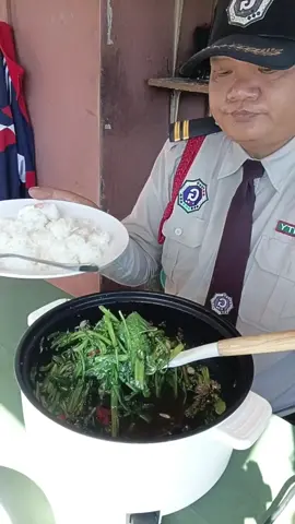 ผัดกะเพราผักบุ้ง อร่อยๆ กินง่ายอยู่ง่ายสบายใจ