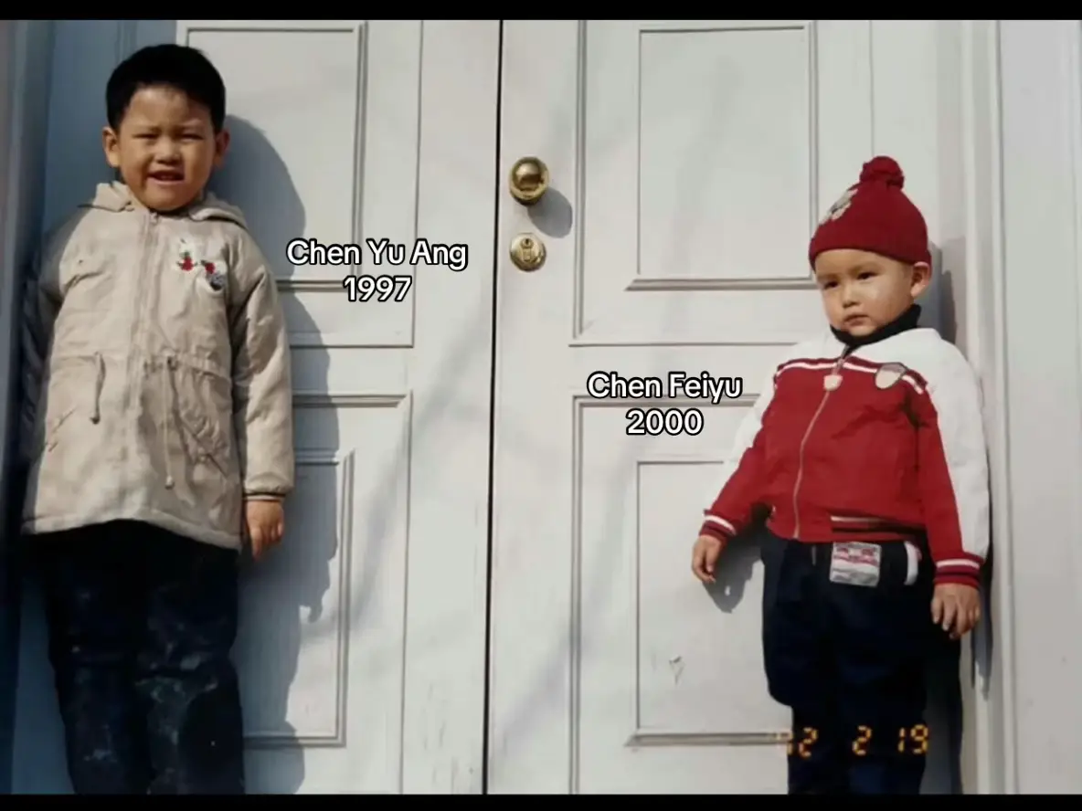 គាត់កើតក្នុងគ្រួសារដែលពោរពេញដោយក្ដីស្រឡាញ់។ បងប្រុស របស់ feiyu ធ្លាប់ធ្វើជាជំនួយការដឹកនាំរឿងជាមួយប៉ាគាត់ពីមុន តែគាត់មិនមែនអ្នកខាងសិល្បៈទេ។ សព្វថ្ងៃគាត់ជាអ្នកជំនួញ។  #chenfeiyu #陈飞宇 #chenyuang @TikTok #fyp 