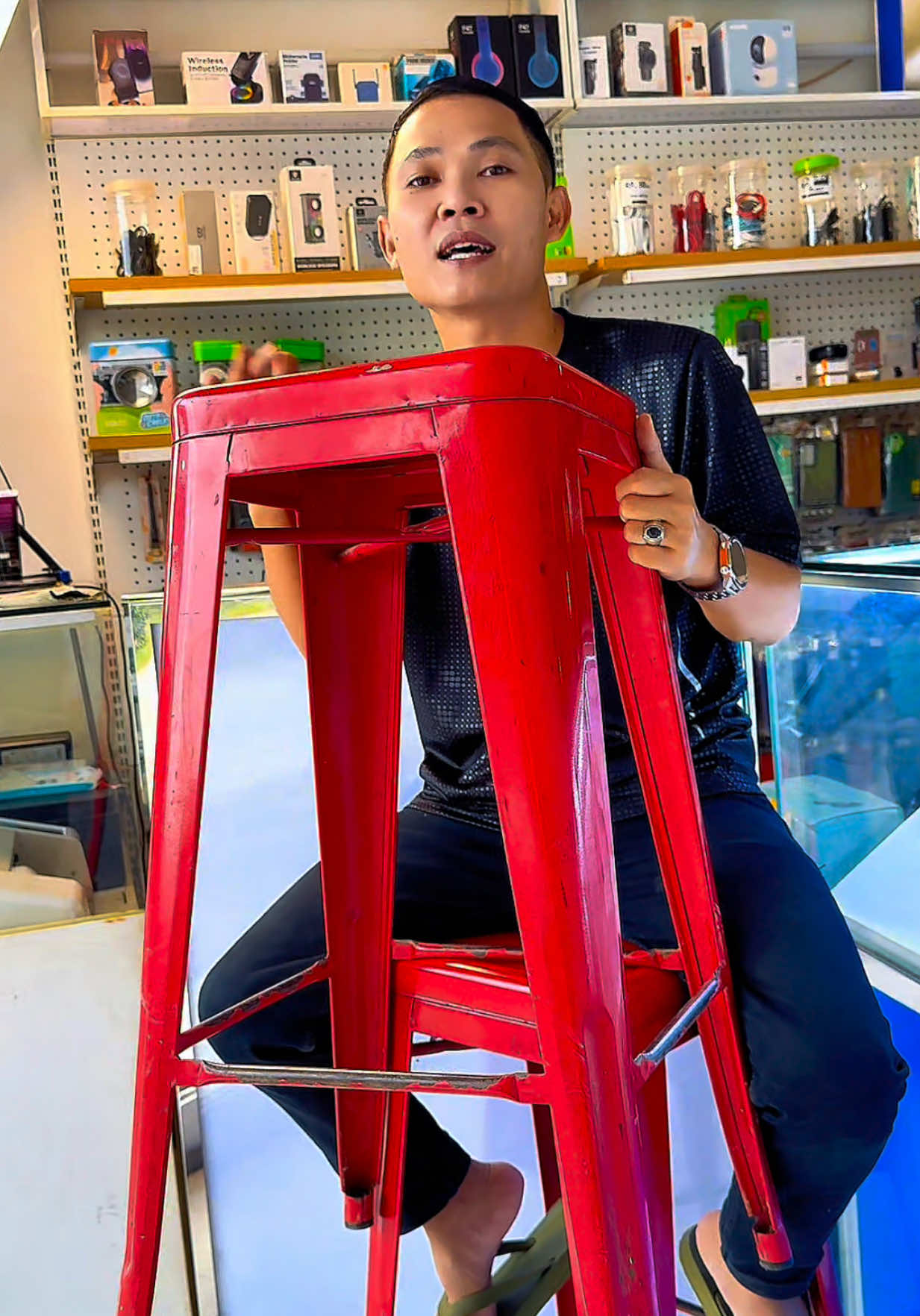 Membalas @Achmed Putra Manunggal Cek Lagi Kak Siapa Tau Udah Muncul Keranjangnya Klo Belum Muncul Berrti Habis Kagi Stoknya Klo Sudah Muncul Gass Beli Kursi Besi Kursi Bar Kursi Kafe Di Keranjang Aja #kursibesi #kursikafe #kursikonter 