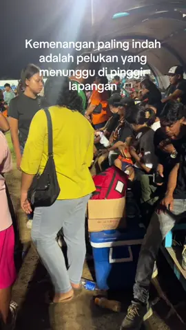 Gol boleh dicegah, tapi rindu pelukan keluarga tak bisa ditahan. Respect Edo Muga (Kiper PSN NGADA) #etmc2025 #etmcende2025 #psnngada #psnngadameju💪😎 #nttpride🏝🔥 