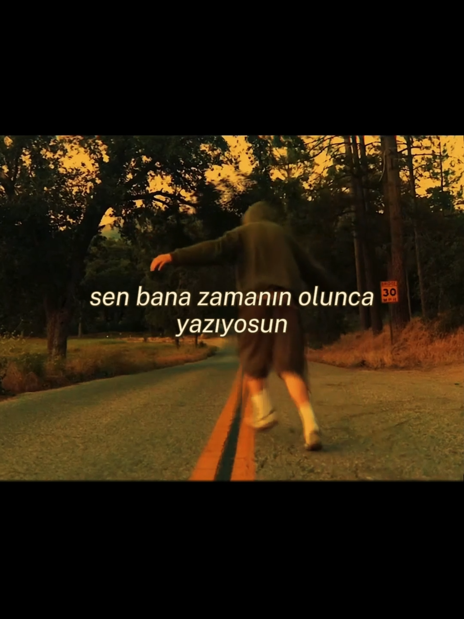 Sen bana vaktin olduğunda yazıyorsun... #kesfet #keşfetteyiz