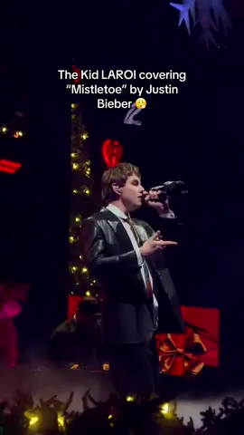 this is by far the best cover he’s ever done #thekidlaroi #justinbieber #jingleball2025 #performance #fyp 