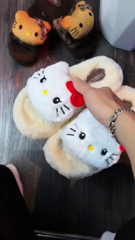 Đôi dép ‘nghe có vẻ đơn giản’ nhưng nhìn vào là mê 🖤 #xuhuong #depnamnu #fyp #revew #giaysneaker 