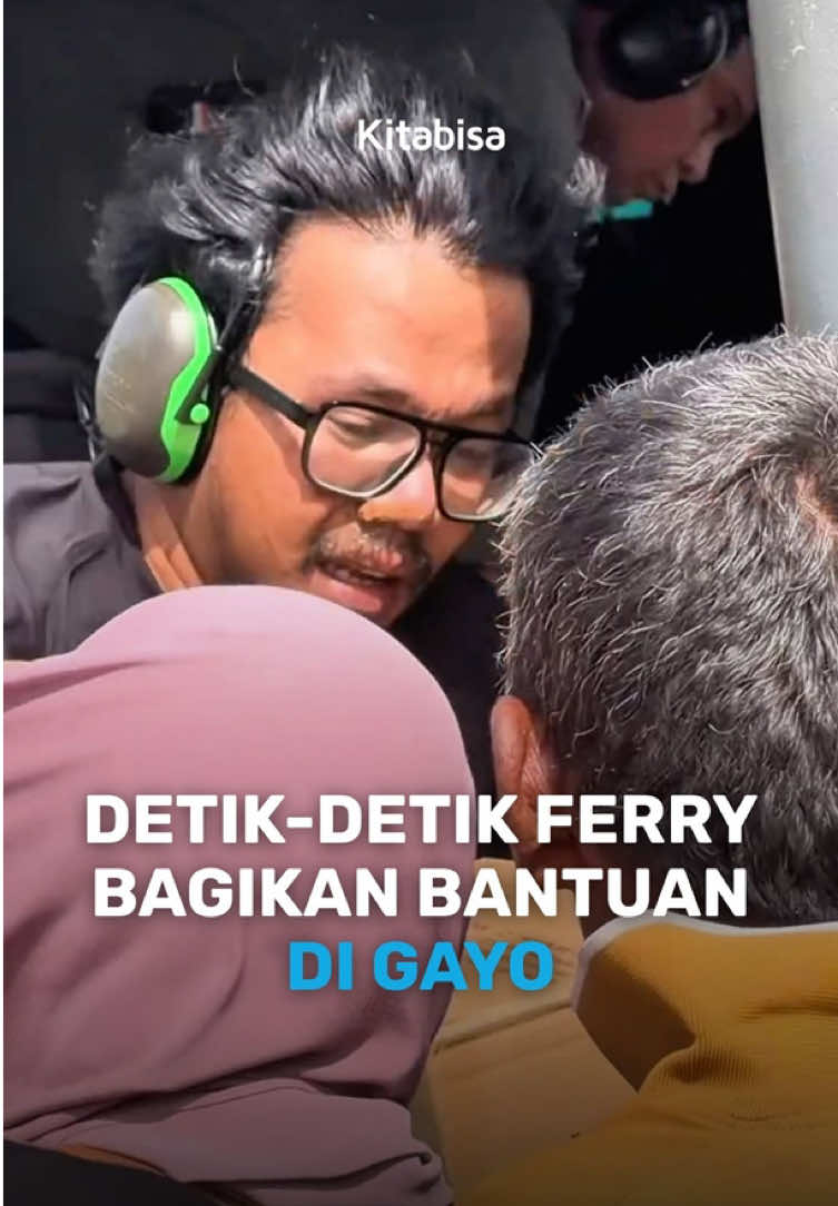 Di beberapa titik di pegunungan Gayo, satu per satu harapan akhirnya mendarat. Lebih dari satu ton bantuan sampai ke kampung-kampung yang lama terputus akses. Warga berdatangan, menyambut paket-paket yang lahir dari kepedulian banyak tangan. Bersama relawan dan TNI dan relawan lainnya, Ferry Irwandi melanjutkan distribusi ke Takengon dan Bener Meriah. Jalur udara masih jadi satu-satunya jalan agar bantuan bisa tiba hari ini. Terus titipkan doa, semoga ikhtiar ini selalu diberi kelancaran 🤍 #WargaBantuWarga 