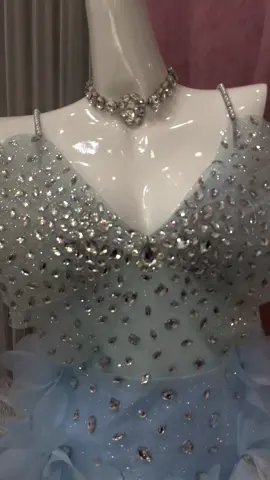 Chỉ là em khoe một xíu đường cong mà tym ai đó đã lỡ nhịp ròy 💋 #vayxinhmoingay #vaythietke #vaytiecsangtrong #viralvideo #xuhuong 