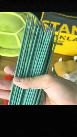 Que hàn xanh 2 ly chuyên dụng để hàn vật liệu mỏng như tôn, thép hộp, vỏ oto, xe máy #quehanthepxanh #quehanxanh #quehanxanh2ly #quehannhietdothap #quehanvatlieumong 