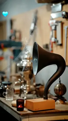 خواب سبز رازقی باش عاشق همیشگی باش خسته ام از تلخی شب تو طلوع زندگی باش پس از ان غروب رفتن اولین طلوع من باش من رسیدم رو به اخر تو بیا شروع من باش #moein #معین #moeinasfahani #معین_اصفهانی #fouryoupage 