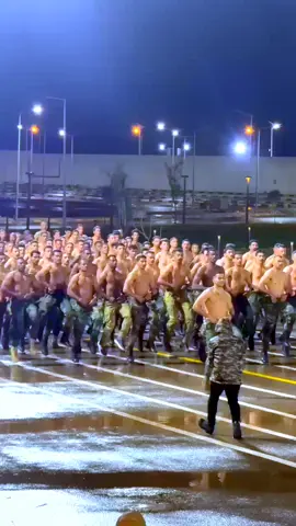 تواصل قوات الصاعقة اثناء هطول المطر تدريبها في مشاهد تؤكد أن الانضباط لا توقفه الظروف . #بنغــــــــازي #برقــــــــة  #القوات_المسلحة_العربية_الليبية_طوق_النجاه  #الكتيبة36صاعقة