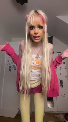 no cupcake bc i didn’t have time to make one before the movie💔☹️ #toychica #fnaf #fnafmovie #fnaf2 #toychicacosplay 