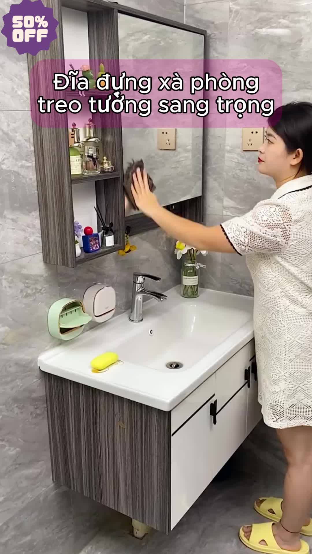 Hộp đựng cục xà phòng treo tường, nắp đầu lật và có khay đựng thoát nước tiện lợi lắm nè mọi người...❤️ #giadinhcuabee #dogiadung #dodungtienich #dodunggiadinh #xuhuong #thinhhanh #trending