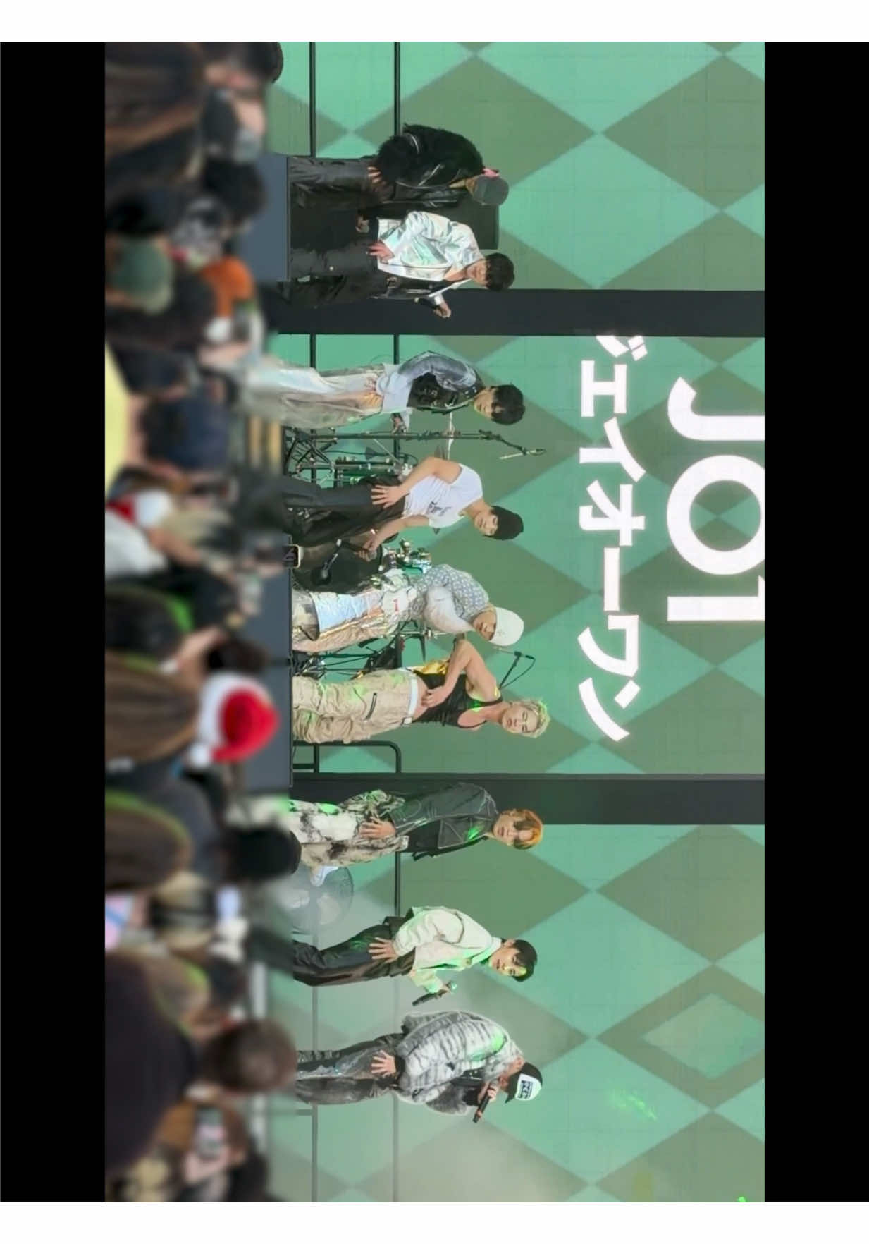 #JO1 | ' #HandzInMyPocket ' Thank you #iHeartJingleBall LA🎄 𝐉𝐎𝟏 𝟏𝟎𝐓𝐇 𝐒𝐈𝐍𝐆𝐋𝐄 