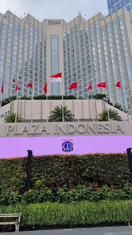 terpantau mendung.. #bundaranhijakarta #mendung #jakarta #foryoupage #fyp 