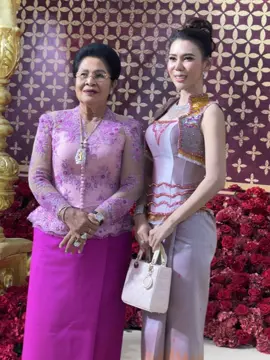 អ្នកម្តាយជាទីគោរព និង ជាទីស្រលាញ់!  អ្នកម្តាយជូនពរបងស្រី លក្ខិណា ឆាប់ដល់គូរស្រគរ❤️❤️❤️🙏🙏🙏#weddingtiktok #foryou #wedding 