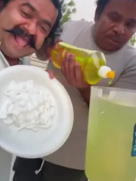 Kejadian di Aceh Tamiang. Detik detik menegangkan seorang pemuda terjebak banjir. Pihak keluarga menyampaikan rasa syukur atas keselamatan putranya serta berterima kasih kepada para kerabat dan masyarakat yang telah memberikan bantuan. Mereka juga berharap doa yang sama mengalir untuk masyarakat di Aceh yang masih terdampak banjir. [🎥: Desna Afdian] #evakuasi #banjirbandang #aceh#banjiraceh #acehtenggelam