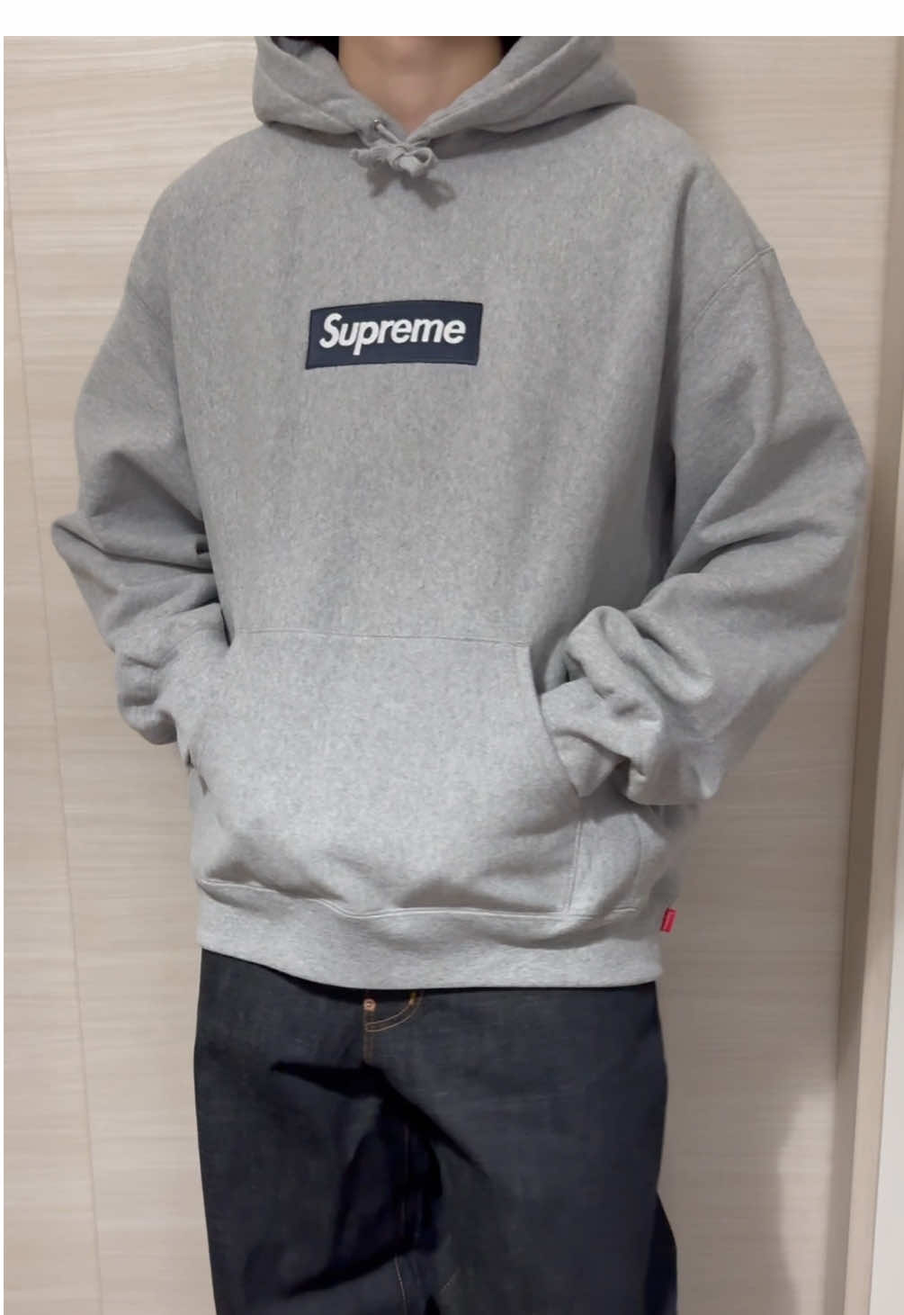 supreme 25fw week15 Box Logo Hoodies 狙っていたグレーを無事にゲット！ ボックスロゴとは別で狙っていた黒のカーディガンは売り切れでした。。。 フーディ良い色多くてかなり悩みました。 みなさん何色派ですか？ #supreme  #supremenewyork  #boxlogo  #シュプリーム  #パーカー 