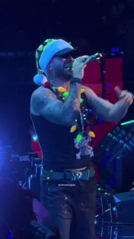 not a single normal thought! feid was soooooo good tonight!! #fyp #foryou #jingleball2025 #kiisjingleball #feid 