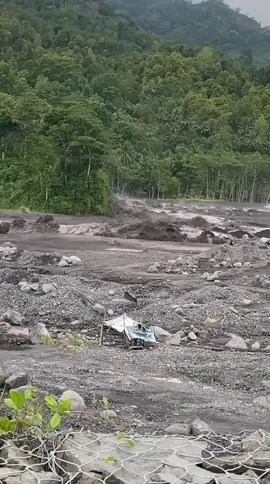 Sabtu tgl 6 Desember 2025😭#geladakperaklumajang #fyp #banjirlahardarigunungsemeru #promomakanharian #semerulumajang 