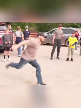 Kejadian di Aceh Tamiang. Detik detik menegangkan seorang pemuda terjebak banjir. Pihak keluarga menyampaikan rasa syukur atas keselamatan putranya serta berterima kasih kepada para kerabat dan masyarakat yang telah memberikan bantuan. Mereka juga berharap doa yang sama mengalir untuk masyarakat di Aceh yang masih terdampak banjir. [🎥: Desna Afdian] #evakuasi #banjirbandang #aceh