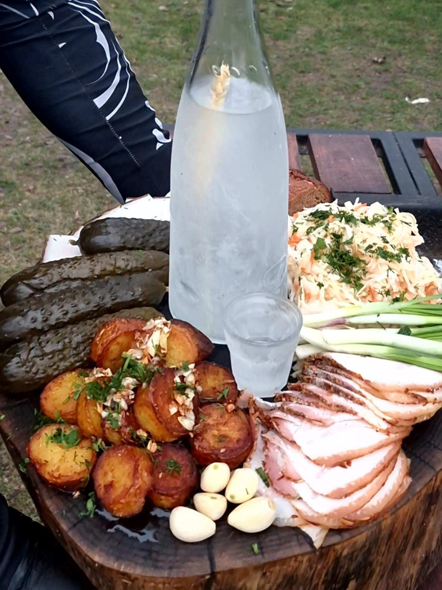 Пісня... #мангалрозбірний #чашідлябагаття #kozakfoodcrafthouse #рецепт #костровічаши #купуйукраїнське #kozakfoodcrafthousethegreat #українськийконтент #казани