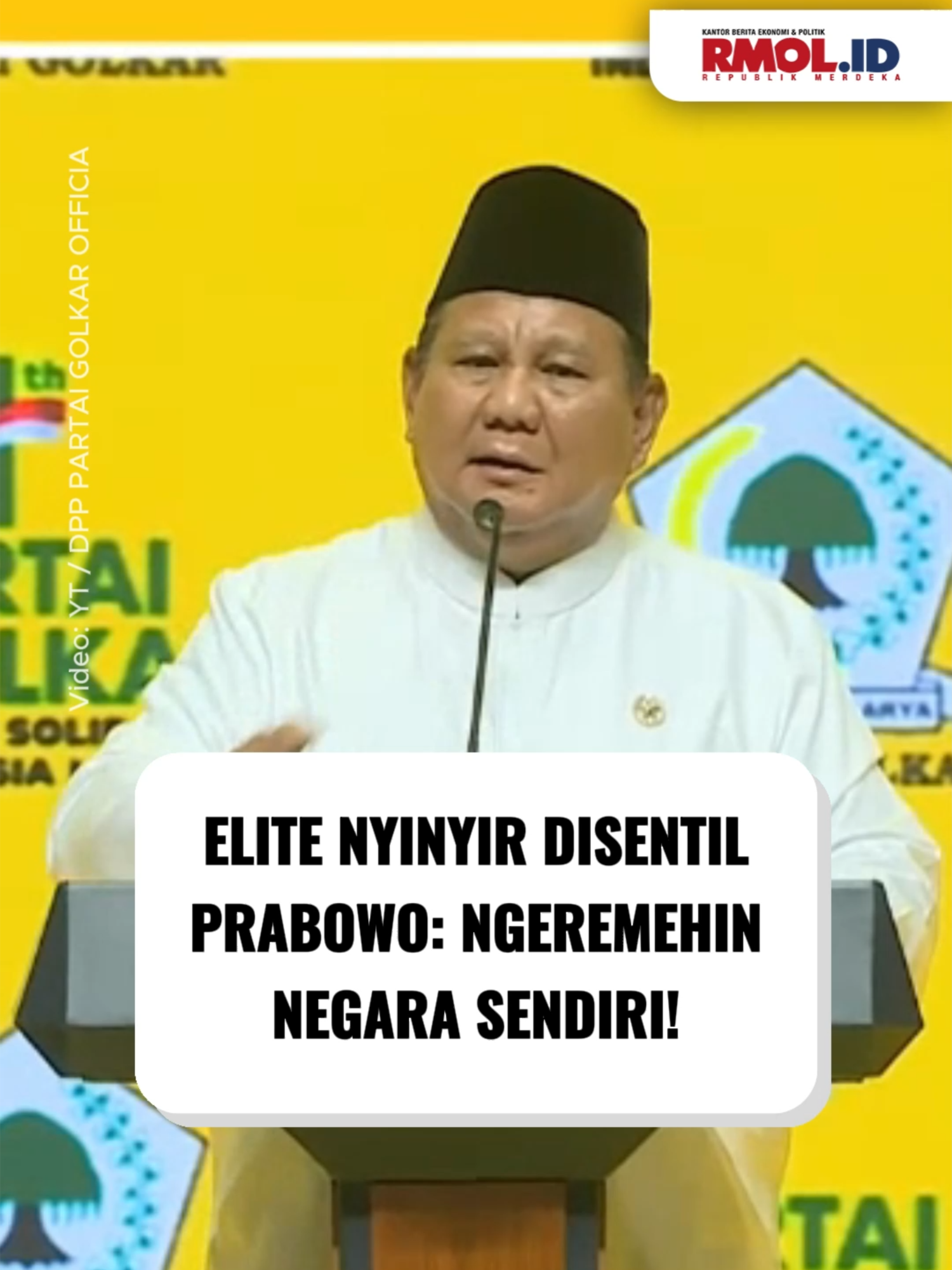 Elite Nyinyir Disentil Prabowo: Ngeremehin Negara Sendiri! Presiden Prabowo Subianto kembali melontarkan kritik keras kepada segelintir elite yang dinilai kerap nyinyir dan meremehkan pemerintahannya sendiri. Hal itu disampaikan Prabowo di hadapan ribuan kader Golkar pada acara puncak HUT ke-61 Partai Golkar di Istora Senayan, Jakarta, Jumat, 5 Desember 2025. “Ada memang bagian dari rakyat kita, terutama dari elite kita yang pintar-pintar dan merasa sangat pintar, selalu nyinyir,” tegas Prabowo, disambut riuh tepuk tangan. Menurut Ketua Umum Gerindra itu, kelompok elite tersebut bukan sekadar mengkritik, namun telah menjadikan pemerintah sebagai bahan ejekan. “Selalu suka menimbulkan ejekan-ejekan terhadap pemerintahannya sendiri, terhadap pemimpin-pemimpinnya sendiri,” sindir Prabowo. #rmol #rmolid #republikmerdekaonline #doublecabin #prabowo #prabowosubianto #presidenrepulbikindonesia #hutgolkar #golkar #elite