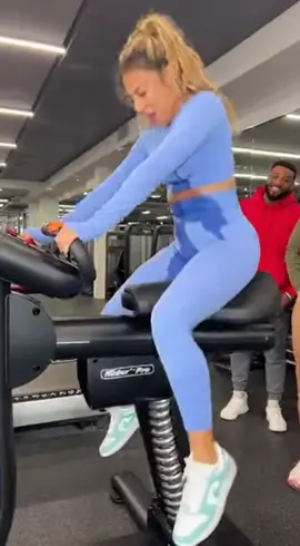 The gym's mechanical horse suddenly malfunctioned! The girl's reaction had everyone in stitches 🤣🐎 #Funny #RecommendedForYou #TikTok #fyp