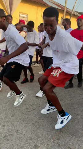 Red haaaaa🔥🔥🔥🔥#@KWAKU K3W) @WinnebaTown @SUNDAY MEDIA @Nlarry @Windybay_artz 