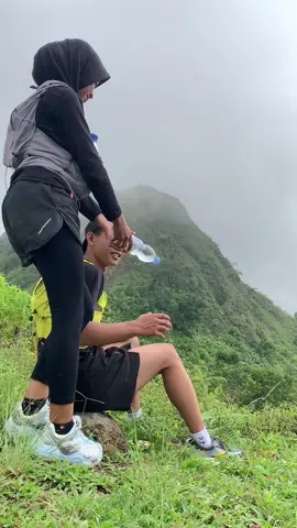 cuma teman kok🤞🏻🥺