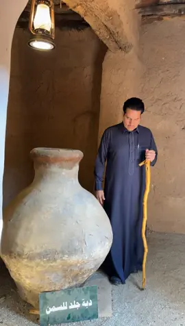 ‏⁧‫#تعرف_على_بيئتنا‬⁩  ‏دبة السمن تصنع بالأحساء من جلود الابل  . ‏⁧‫#محمية_البراك‬⁩