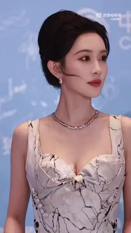 MENG ZIYI #mengziyi #actresschinese #iqiyiscreamnight2025carnival #iqiyiscreamnight2025 #mengziyi孟子义 