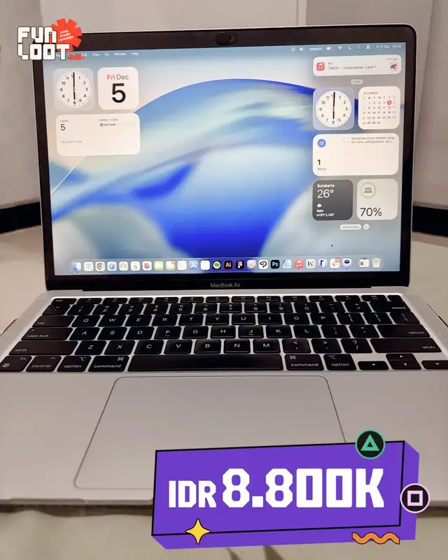CODE : EEE555 ⁣—⁣ MACBOOK AIR M1 256GB ⁣—⁣ Condition : Very Good Description :  - Pembelian 2020 - Fullset  - Mulus - Tombol aman gada yang ghosting, layar aman, baterai health 80% - Ada scratch dikit deket logo Apple tapi gak begitu keliatan - Alasan dijual karena mau upgrade  - Harga 8,8jt - Harga di Marketplace : 772k #consign #macbook #macbookair #apple  #consignment 