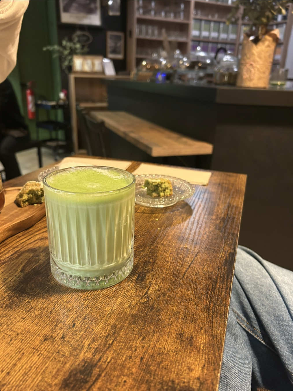 Dans ta vingtaine, l’acné peut te décourager… mais tu n’es pas seule 💛 Garde confiance, ça s’améliore toujours avec le temps et les bonnes routines. Abonne-toi pour ne rien rater de mes astuces skincare et glow ✨  #a#acnéhormonales#skincarefrg#glowupd#dailyglowtuNesPasSeule