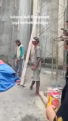 disawer Bu bos,tukang kuli bangunan jg berhak bahagia  #fypシ゚ #tiktokviral #masukberanda #kuliproyek👷🏼 #kulibangunan 