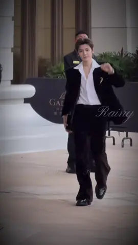 Hầu Minh Hạo X Giày đế đỏ⁉️ aaaaaaa đẹp quá trờiii ơiiii #hầuminhhạo #HouMinghao #侯明昊 #kybate #nhapthanhvan 