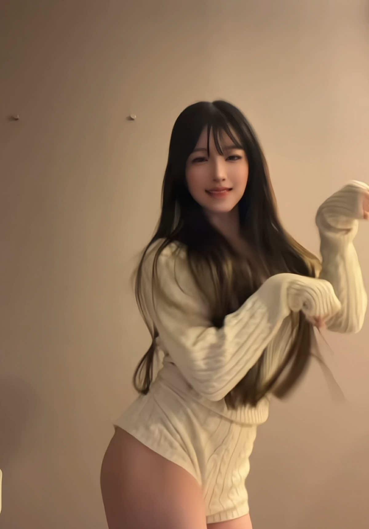 腹巻きみたいな服やねんなぁ🐱✌🏻 #fyp #dance #trending#japanesegirl #おすすめ 