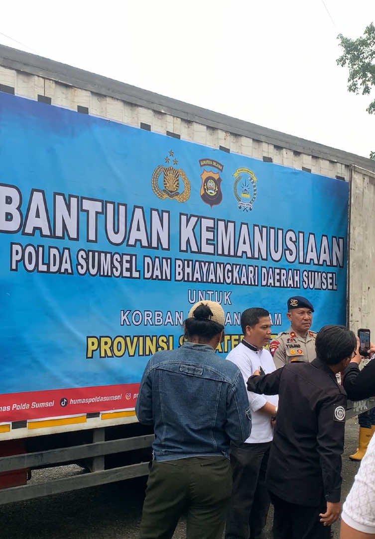 Terima Kasih Polda Sumsel Atas Bantuan Kemanusiaan Kepada Korban Bencana Tapanuli Selatan #polri #poldasumsel #brimobuntukindonesia 