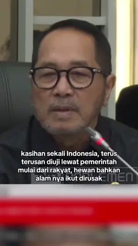 dana untuk reboisasi dan reklamasi penanaman kembali hutan gundul, dirampok oleh Menkeu, lalu aparat yang berwajib menjaga hutan malah membiarkan pembalakan liar terjadi di depan mata mereka bahkan aparat-aparat yang melakukan pembiaran itu tidak tersentuh hukum.. ujung-ujung nya rakyat lagi yang menanggung derita akibat ulah mereka yang berkuasa #banjirbandang 