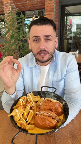 Stam bine raaaau pe #fructedemare si #burgeri 😍 Nici o zi fara peste, fructe de mare, burgeri, platou burger si tiramisu ❤️ #cinquebistro Satu Mare☎️0771-567.271 Oradea☎️0771-567.555 @glovo  #frittomisto #caracatita 