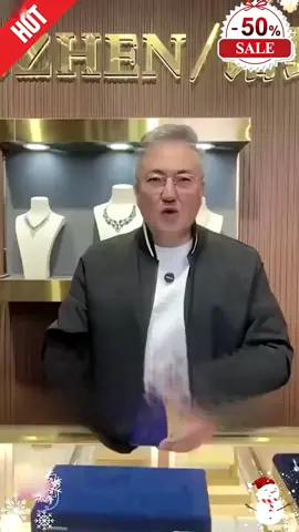 Món hàng mới này đẹp thật đấy! Đây là một chiếc khuyên tai nhỏ hình bông tuyết, đeo vào thực sự mang đầy cảm giác không khí mùa đông!-雪花耳扣