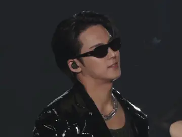 So HANDSOME  #mingyu #seventeen #fyp 