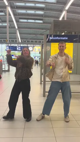 Thanks @quinten_peek voor dit mega leuke dansje! #beautyandthegeek #fyp #dansje #gigagarbi 