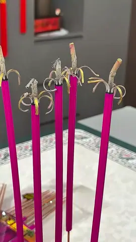 Đây là một loại hương mà gia đình nào cũng nên dùng, khi thắp nó mở ra như một bông hoa, ý nghĩa mang Phú quý tài Lộc sức khoẻ đến gia chủ #huongphuquy #nhangphuquynohoa #huongnhangphuquy #huongnhangnohoa #nhangnohoa 