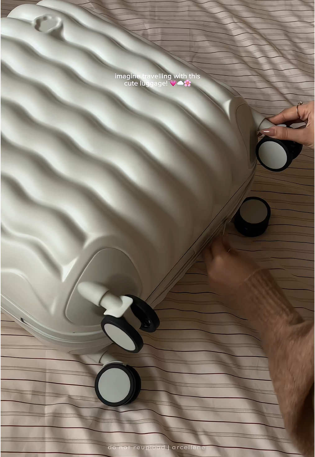 this luggage is such a cutie! ✈️💗 #luggage #luggagebag #travelluggage #fyp #viral 