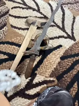 kerisku doyan kopi pait Mbah ☕😊 #keris #pusaka  #budaya  #wingit 