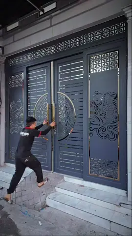 Cửa Trượt Quay CNC  #cualuaquay #cuatruotquay #cokhixaydung #ironartvietnam #mechanical 