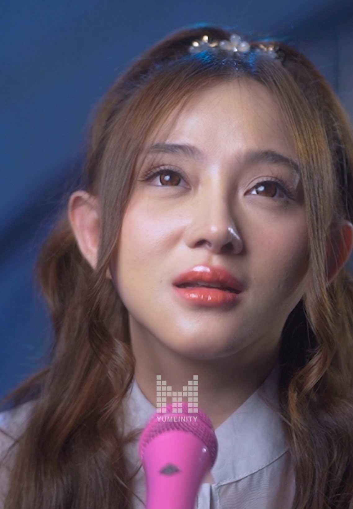 “Namun bila ku harus tanpamu, akan tetap kuarungi hidup tanpa bercinta.” Sebuah (RAHASIA HATI) yang disampaikan melalui lirik  Terimakasih sudah menciptakan lagu seindah ini ❤️ Ijin cover ya kak @elementband.id @ferdy_tahier 🙏😍 Tayang premiere malem ini jam 20:00 di yt “YUMEINITY” #meisitalomania #yumeinity #ipankyuniar #rahasiahati #element 