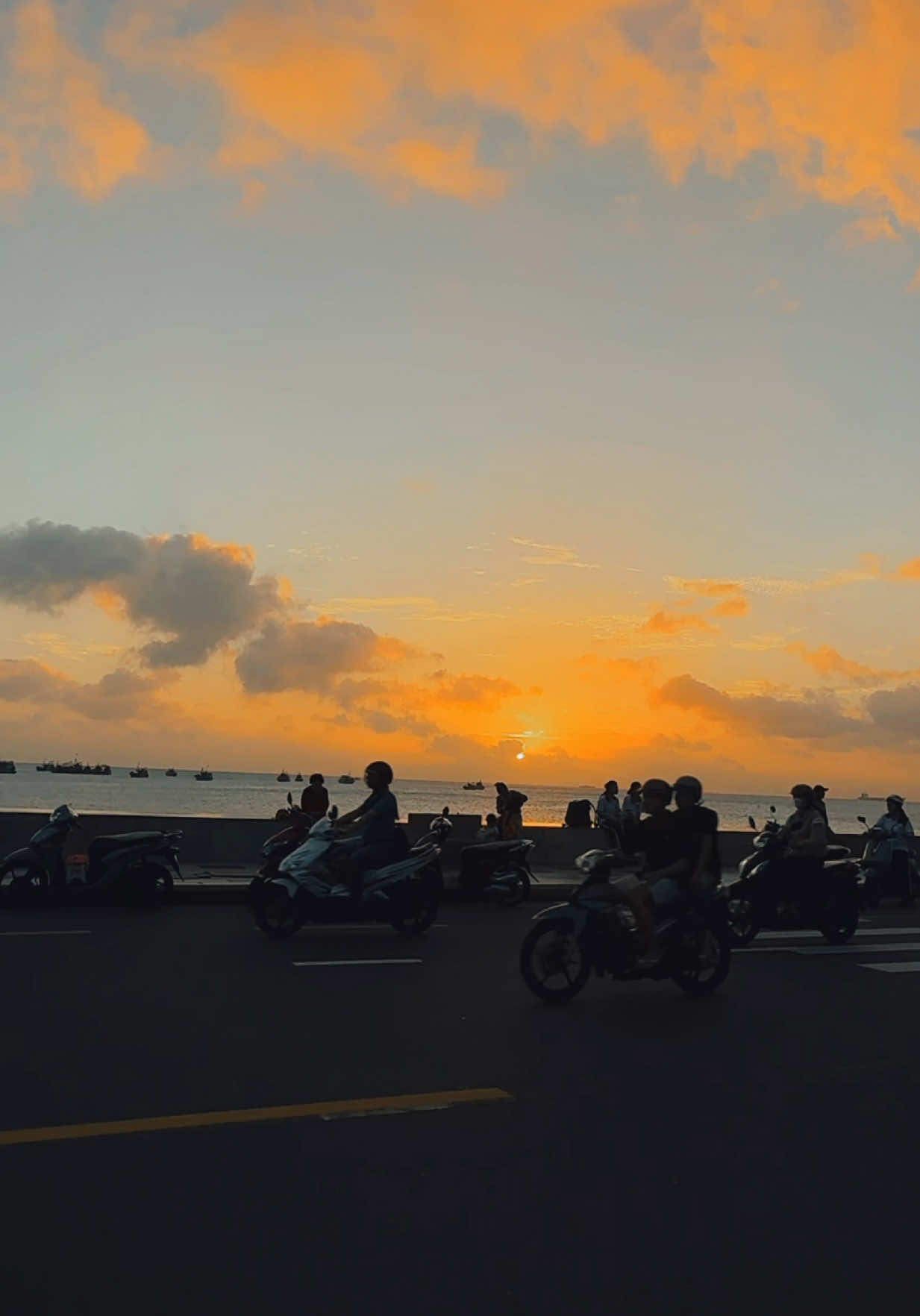 “Tìm được nhau khó đến vậy ! Sao giờ đây cất bước buông tay,…” #hoanghon #hoanghonvungtau #vungtau #duphongcorp #tamtrang 